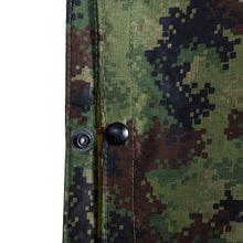 Close up of the snap connectors of M4 CBRN Military Poncho in the M-MDU-10 color scheme