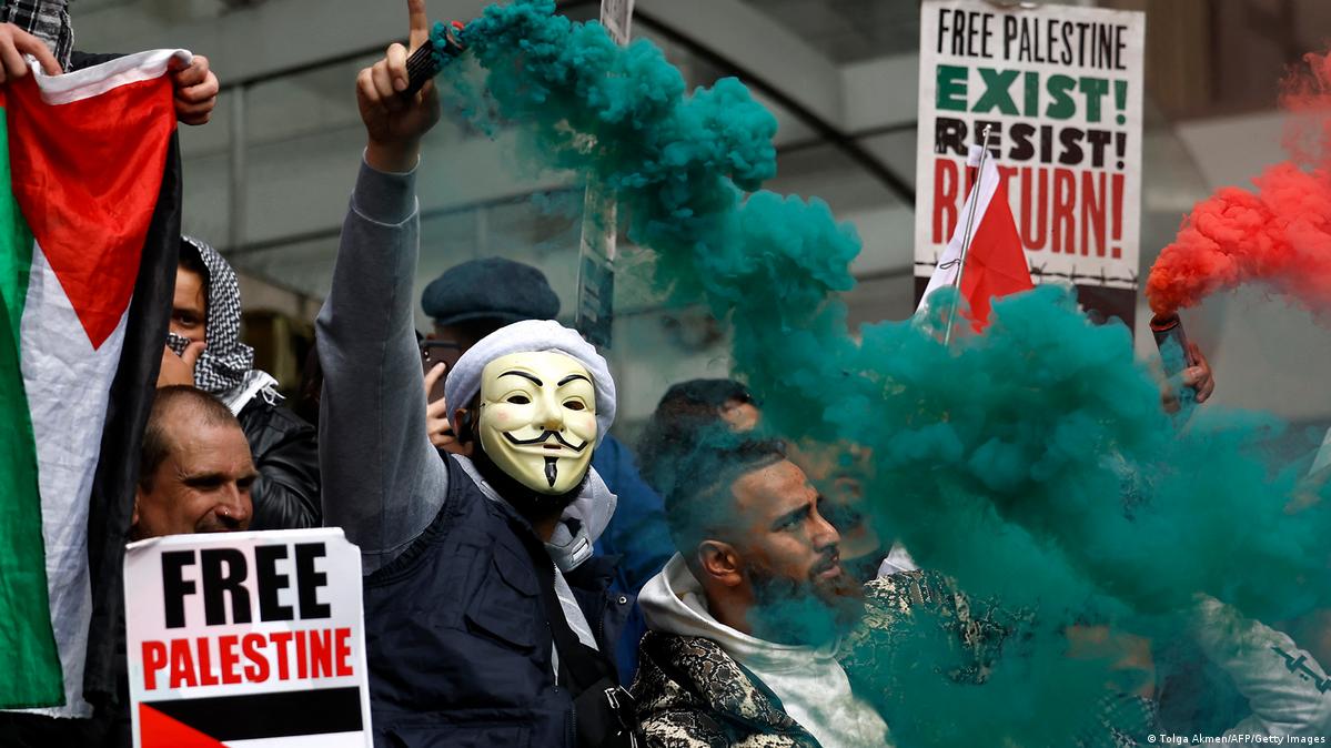 Free Palestine movement protesters 